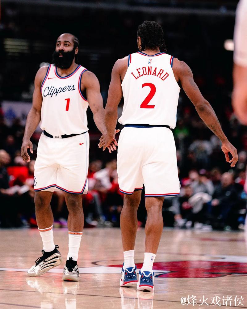 船记:伦纳德与詹姆斯-哈登未接受媒体采访便离开了球馆 船记:伦纳德与詹姆斯-哈登未接受媒体采访便离开了球馆