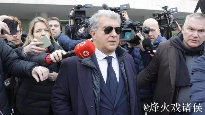 每体：拉波尔塔和莱万经纪人会谈，球员想续一年但巴萨不着急